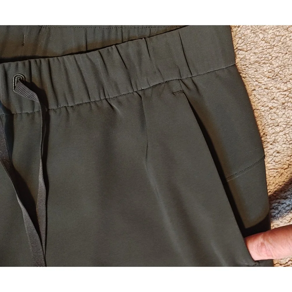 Lululemon On the Fly Jogger Women 10 Green Woven Tapered Pant Drawstring Pocket